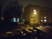 Tryb automatyczny (po lewej) i tryb nocny (po prawej)