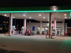 Porównanie zdjec z aparatu z ultraszerokim kątem, aparatu głównego i 2-krotnego zoomu