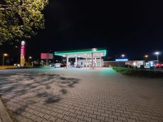 Porównanie zdjec z aparatu z ultraszerokim kątem, aparatu głównego i 2-krotnego zoomu