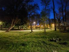 Porównanie zdjec z aparatu z ultraszerokim kątem, aparatu głównego i 2-krotnego zoomu