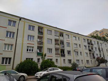 Porównanie zdjęć ze standardowym i szerokim kątem
