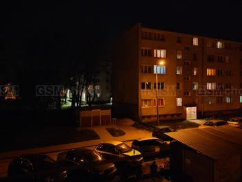 Porównanie zdjęć w trybie auto i trybie nocnym