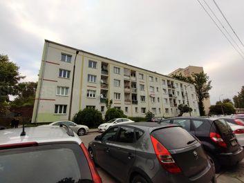 Porównanie zdjęć ze standardowym i szerokim kątem