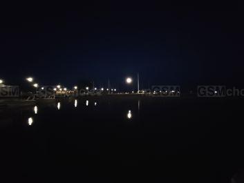 Porównanie zdjęć w trybie auto i w trybie nocnym