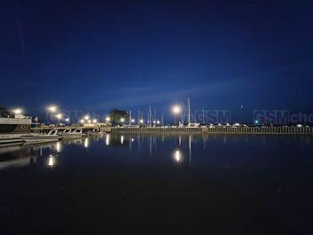 Porównanie zdjęć w trybie auto i w trybie nocnym