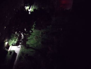 Porównanie zdjęć w trybie auto i trybie nocnym Porównanie zdjęć w trybie auto i trybie nocnym