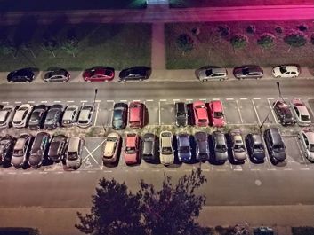 Porównanie zdjęć w trybie auto i trybie nocnym Porównanie zdjęć w trybie auto i trybie nocnym