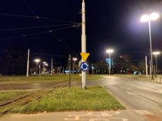 Zdjęcia nocne: tryb auto, tryb nocny, szeroki kąt