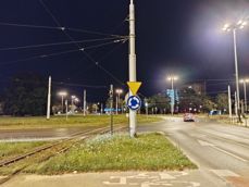 Zdjęcia nocne: tryb auto, tryb nocny, szeroki kąt