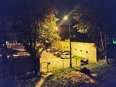 Zdjęcia nocne: tryb auto, tryb nocny, szeroki kąt