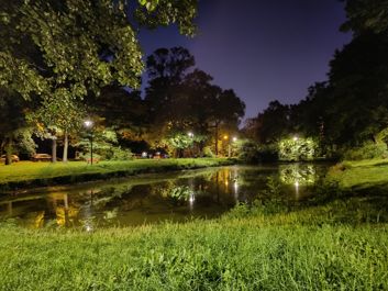 Zdjęcia w trybie auto i w trybie nocnym