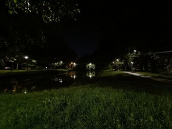 Zdjęcia w trybie auto i w trybie nocnym