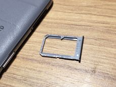 Ramka ekranu i szufladka kart Ramka ekranu i szufladka kart