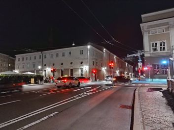 Porównanie zdjęć w trybie auto i w trybie nocnym