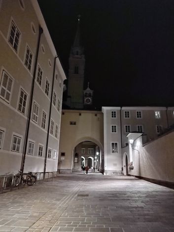 Porównanie zdjęć w trybie auto i w trybie nocnym