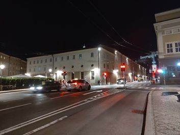Porównanie zdjęć w trybie auto i w trybie nocnym