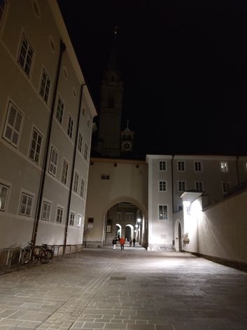Porównanie zdjęć w trybie auto i w trybie nocnym