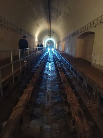 Przykłady zdjęć w trybie auto i  trybie nocnym