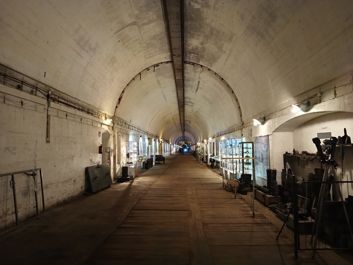 Porónanie zdjęć wykonanych aparatem głównym i ultraszerokokątnym