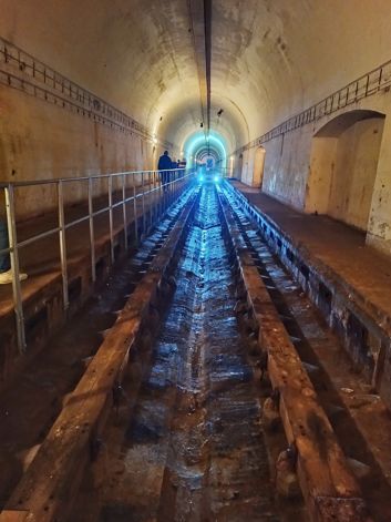 Przykłady zdjęć w trybie auto i  trybie nocnym