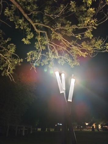 Przykłady zdjęć w trybie auto i  trybie nocnym