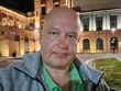 Selfie z podekranowego aparatu w porównaniu ze zwykłymi (dolny rząd)
