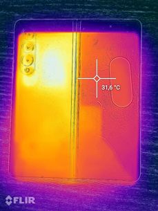 Samsung Galaxy Z Fold3 nie przegrzewa się drastycznie...