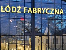 Ujęcia z trzech obiektywów (szerokokątny, główny i tele)