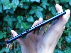 Huawei MatePad T10s - krawędzie: przyciski, gniazda, głośniki