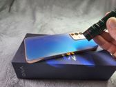 Ten smartfon zmienia kolor!