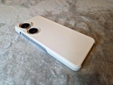 Zestaw, fabryczny pokrowiec i ZenFone prosto z pudełka