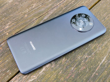 Huawei Nova Y90 - przód i tył
