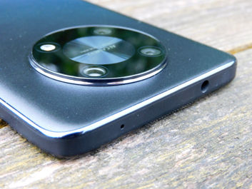 Huawei Nova Y90 - górna i dolna krawędź