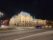 Tryb nocny (góra) vs. automat (dół)