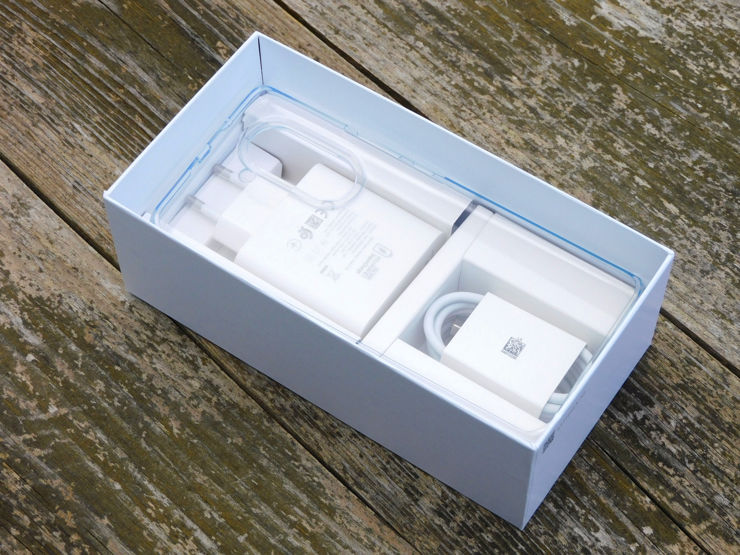 Ładowarka, kabelek, silikon Ładowarka, kabelek, silikon