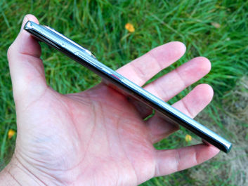 Huawei nova 10 Pro - lewa i prawa krawędź Huawei nova 10 Pro - lewa i prawa krawędź