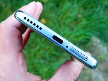 Huawei nova 10 Pro - górna i dolna krawędź Huawei nova 10 Pro - górna i dolna krawędź