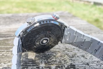 Huawei Watch Ultimate - przód, tył, przyciski