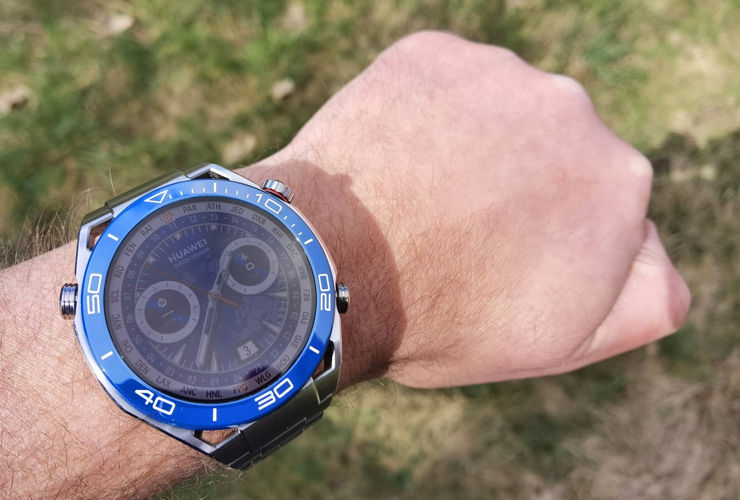 Huawei Watch Ultimate w słońcu