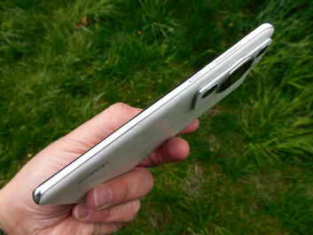 Huawei P60 Pro - boczne krawędzie