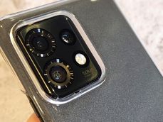 Ładowarka i fabryczny pokrowiec Ładowarka i fabryczny pokrowiec