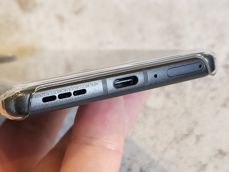 Ładowarka i fabryczny pokrowiec Ładowarka i fabryczny pokrowiec