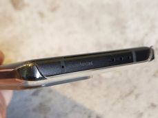 Ładowarka i fabryczny pokrowiec Ładowarka i fabryczny pokrowiec