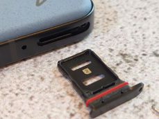 Minijack, gniazdo SIM i ładowarka