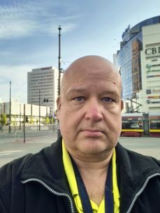Selfie z aparatu pod ekranem