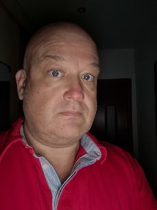 Selfie z aparatu pod ekranem