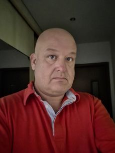 Selfie z aparatu pod ekranem