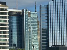 Ujęcia z poszczególnych trzech obiektywów i cyfrowy zoom: 0,6x, 1x, 3x, 10x, 20x, 30x