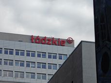 Różne krotności przybliżenia - od 0,6x po 120x