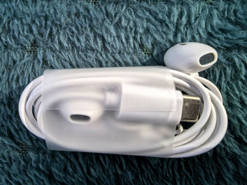 Nubia Focus Pro 5G - zawartość pudełka Nubia Focus Pro 5G - zawartość pudełka